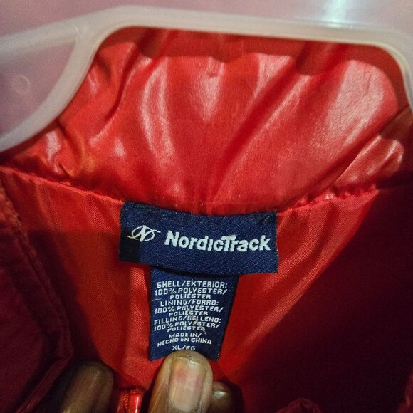 NordicTrack Red Puffer Vest XL Polyester Quilted Shell Lightweight Insulated Wom - Picture 2 of 12